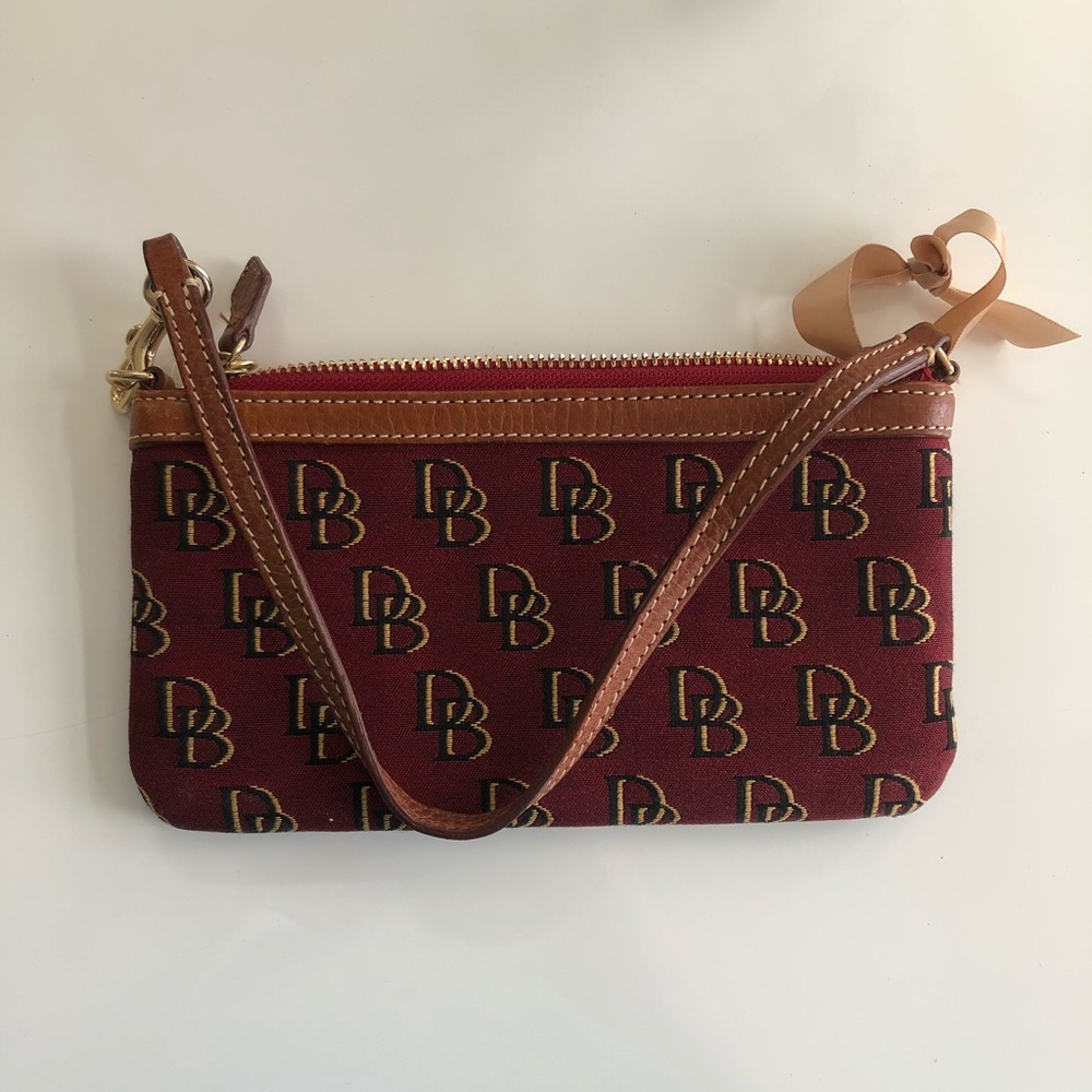 Dooney & Bourke convertible wristlet/ small purse - Picture 6 of 6
